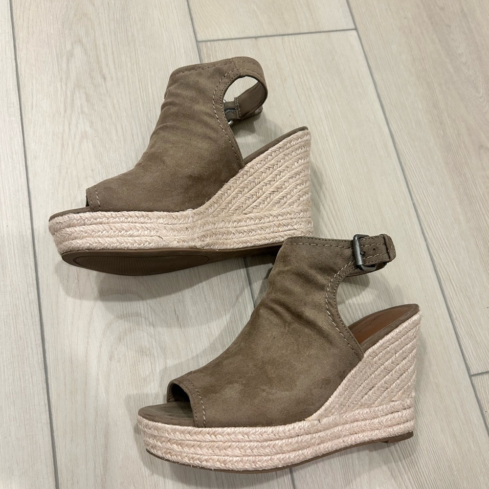 Universal Thread Army Green Espadrille Platforms 8
